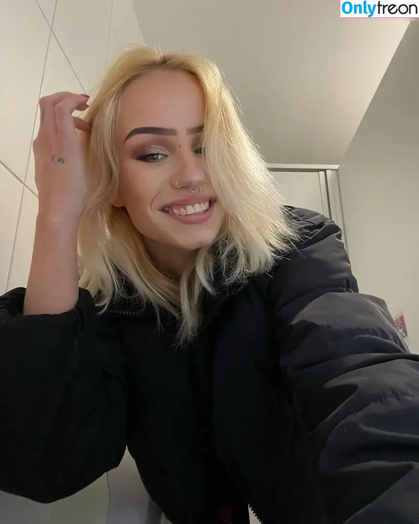 xhxllgirl nude photo #0017 (littlegirlfrxmhell / xxjessylee)