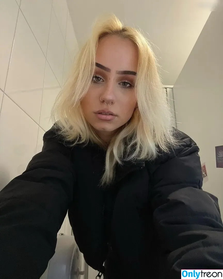 xhxllgirl nude photo #0018 (littlegirlfrxmhell / xxjessylee)