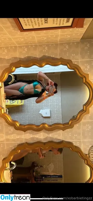 xobarbietingzz / geeenneeesis nude photo #0002