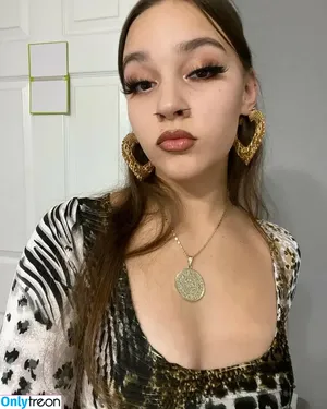 xoisa / isa.longaniza / isalonganiza nude photo #0003