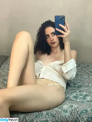 xomixelle / xomixhelle nude photo #0003
