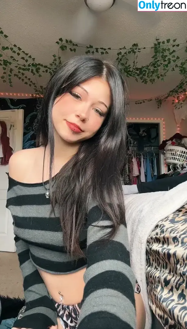xoscarlettx nude photo #0002 (xoscarlettx)