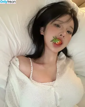 xouuuus / YUYU 유유 nude photo #0026