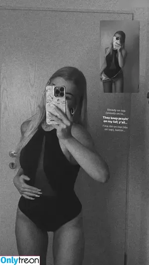 Xsina.sch nude photo #0002