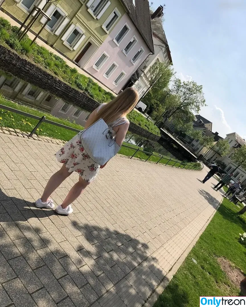 Xsina.sch nude photo #0011 (Xsina.sch)