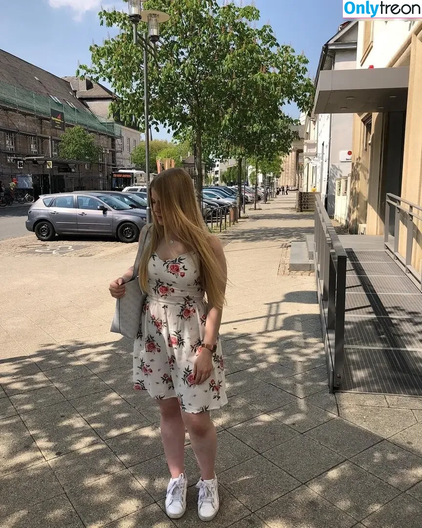 Xsina.sch nude photo #0012 (Xsina.sch)