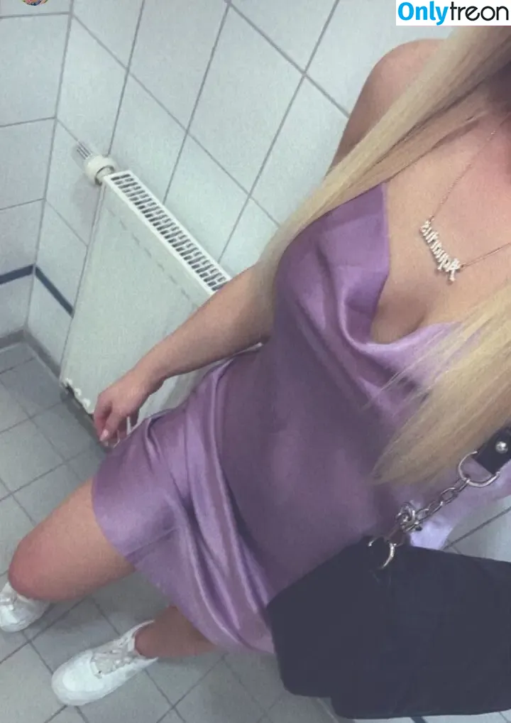 Xsina.sch nude photo #0032 (Xsina.sch)
