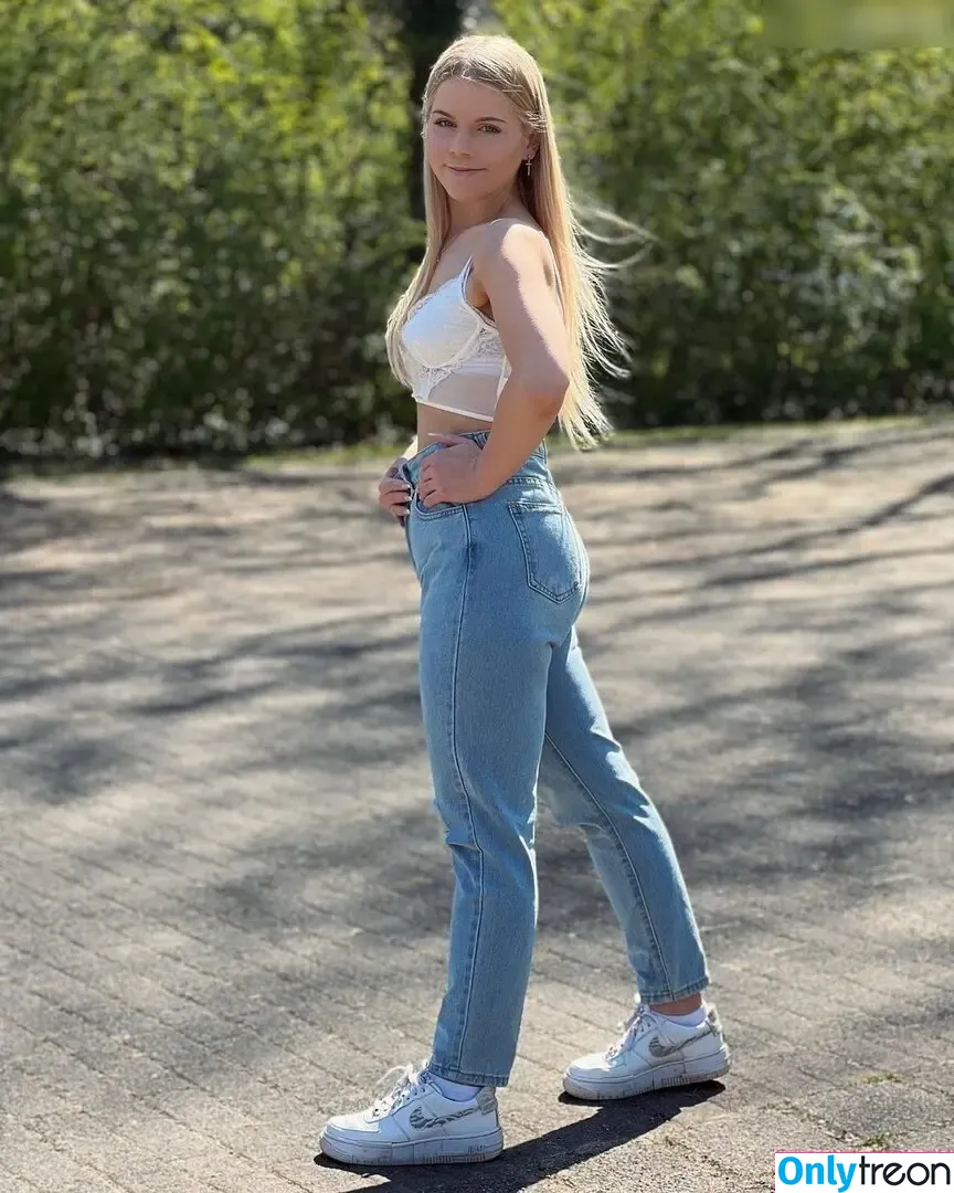 Xsina.sch nude photo #0048 (Xsina.sch)