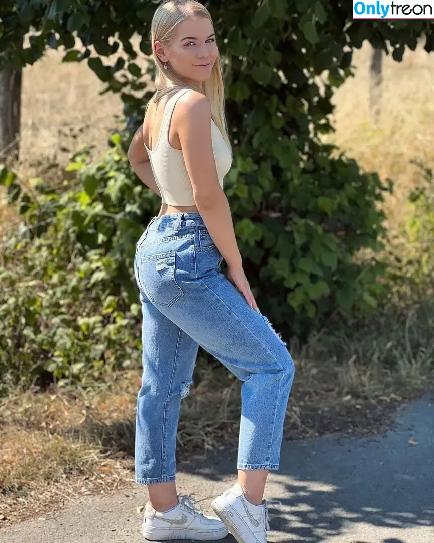 Xsina.sch nude photo #0075 (Xsina.sch)
