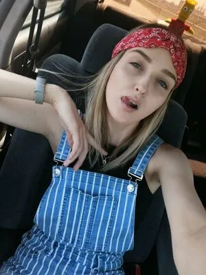 Xxlika / Socolstudio / likanaive nude photo #0025