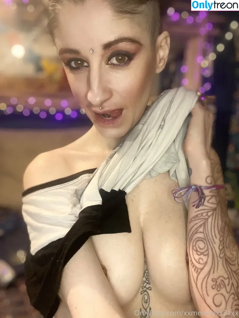 xxmelodyxx31xx nude photo #0822 (xxmelodyxx31xx)