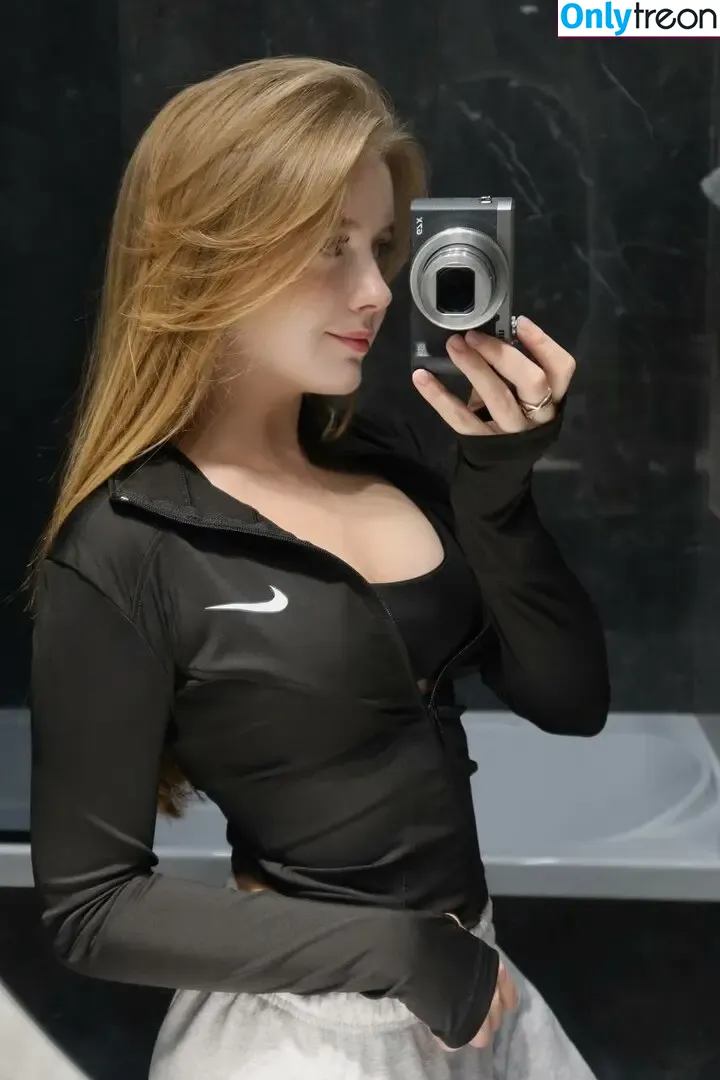 Xzwwass nude photo #0290 (angelicnymphh / sidoorovam)