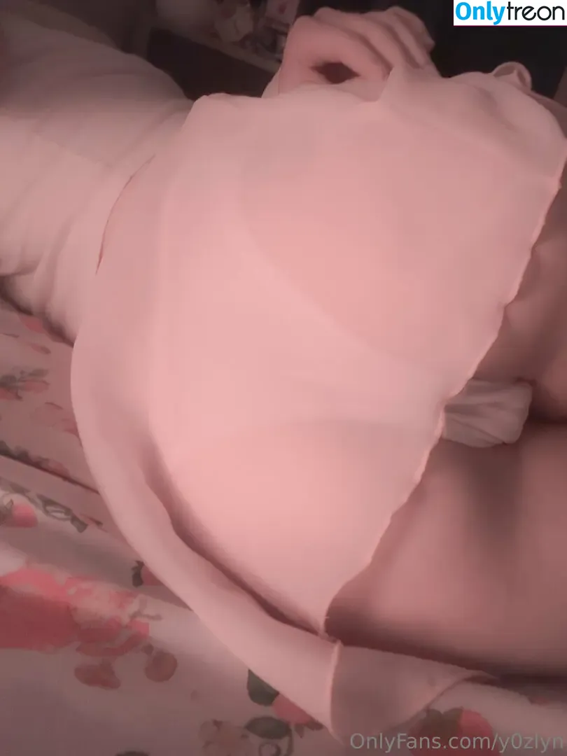 y0zlyn nude photo #0001 (deceasedgrandma)