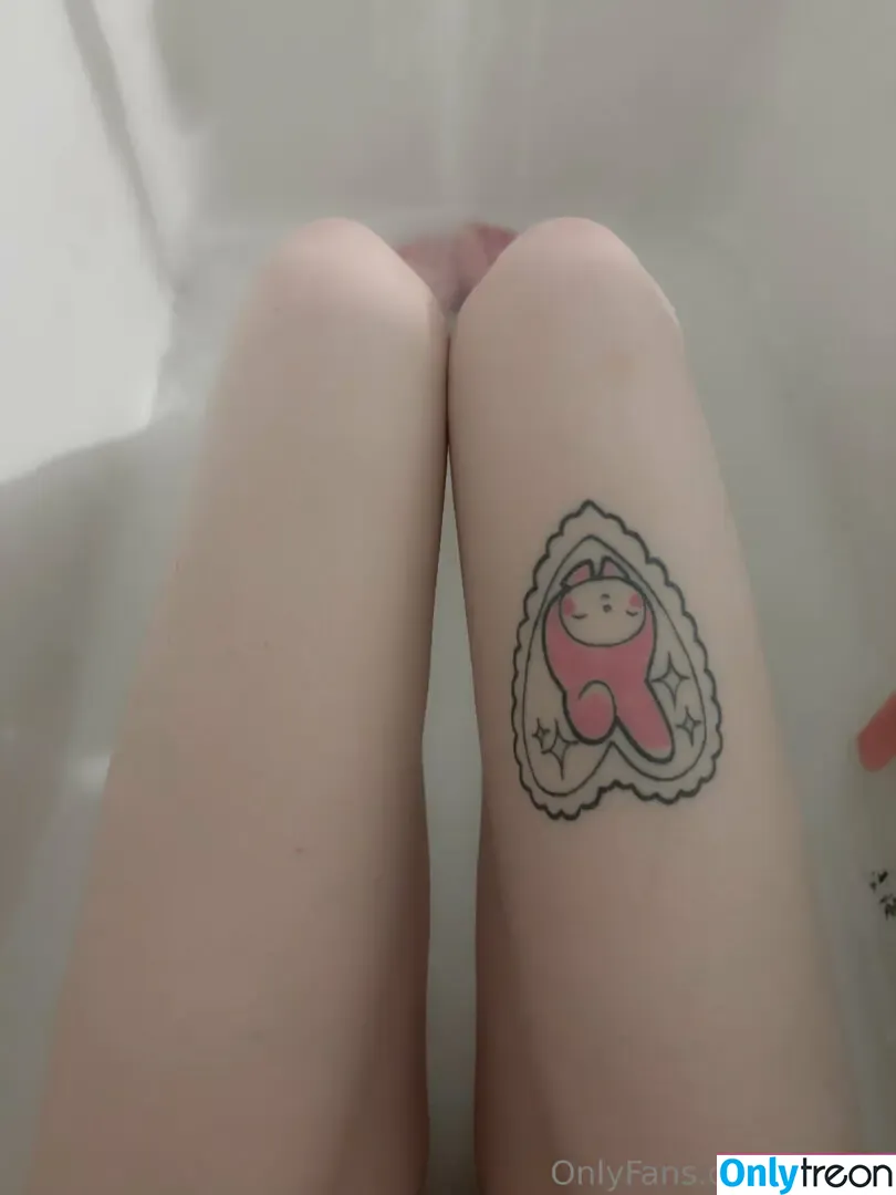y0zlyn nude photo #0042 (deceasedgrandma)