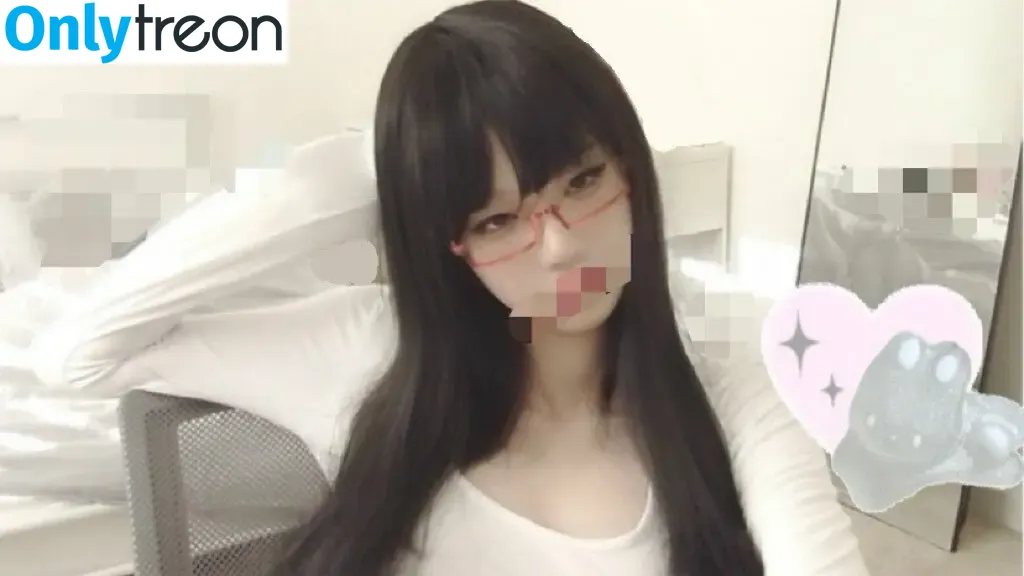 yakult nude photo #0008 (xyaku / xyakuma / yakult.usa)