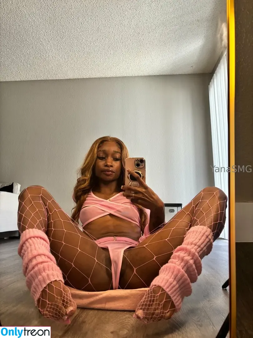 yanasmgfree nude photo #0025 (itzyanasmg)