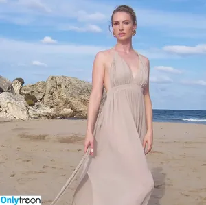 Yasemin Kay Allen / yaseminkayallen nude photo #0015