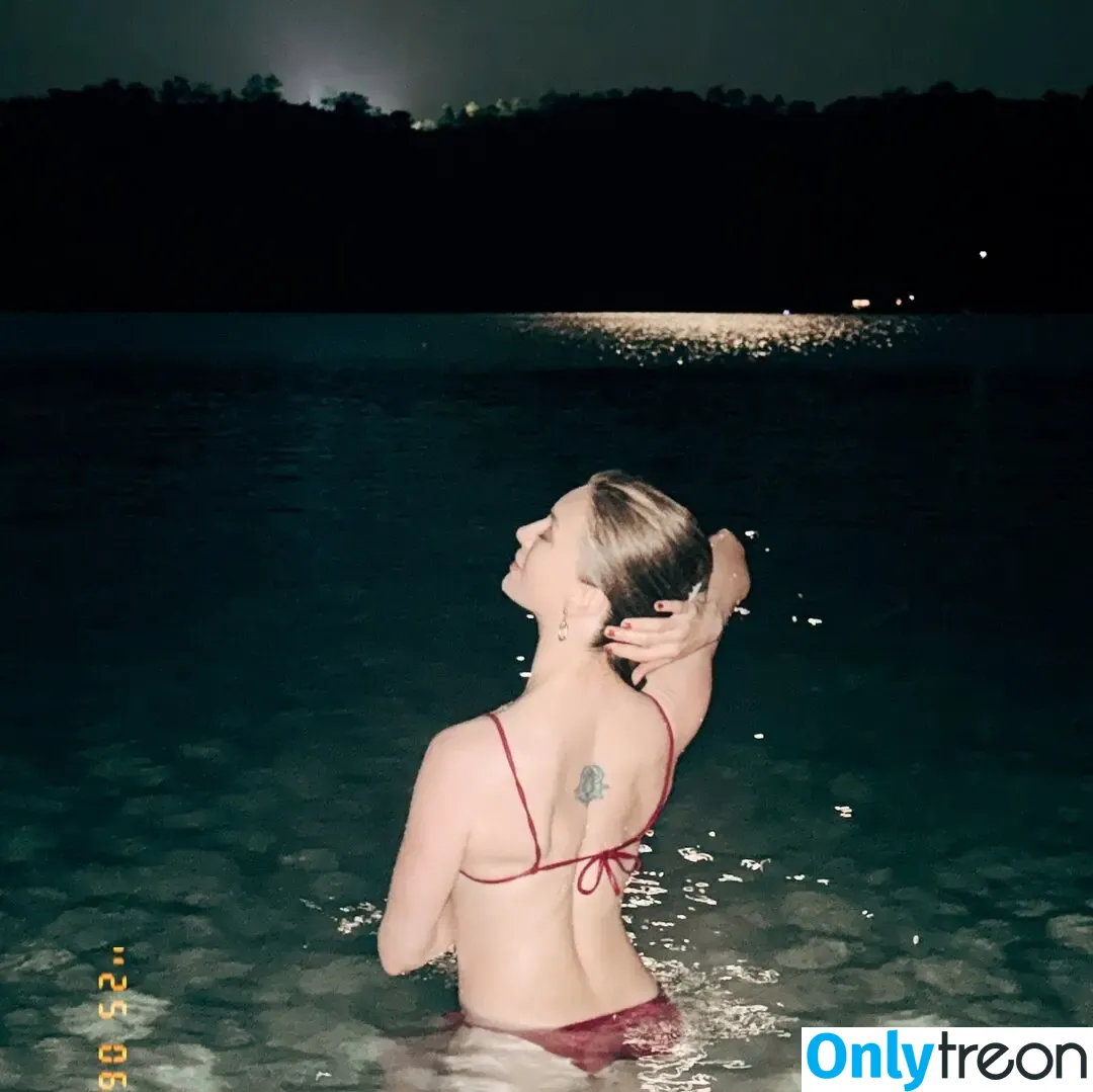 Yasemin Kay Allen nude photo #0016 (yaseminkayallen)