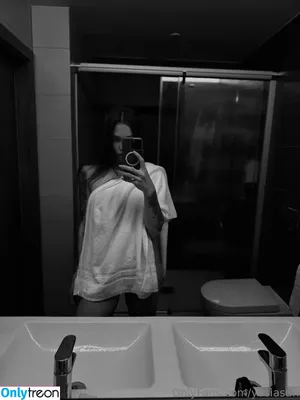  nude photo #0004