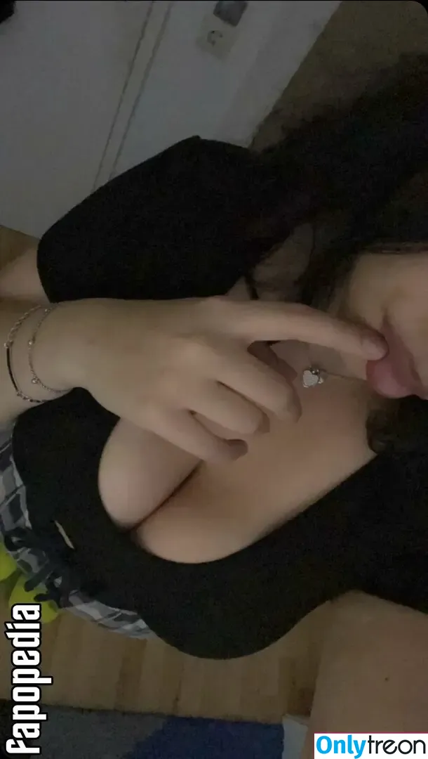 Yasilisches nude photo #0050 (Yasilisches)