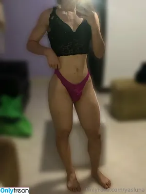 Yasluna nude photo #0050