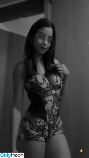 Yasmim.kesia nude photo #0005