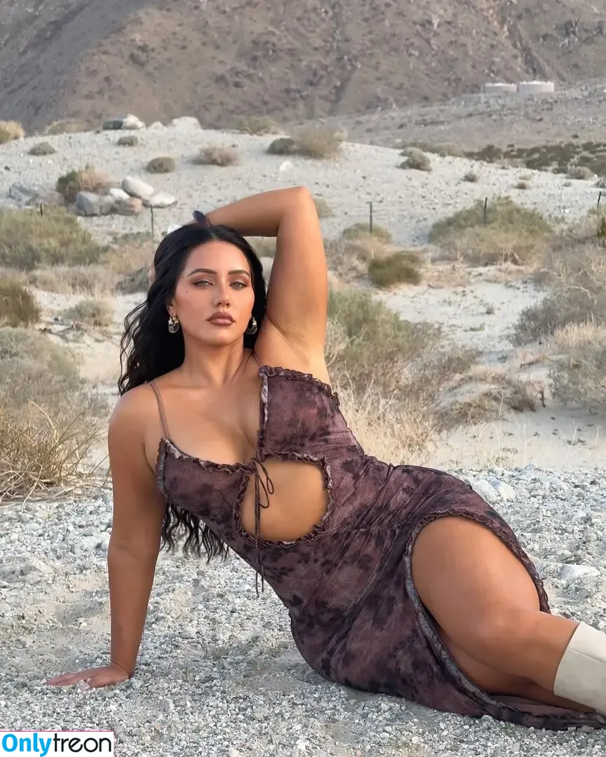 Yasmine MInovski nude photo #0173 (yasmine_minovski)
