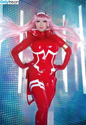 Yaya Han / yayahan nude photo #0039