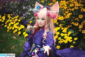 Yaya Han / yayahan nude photo #0072