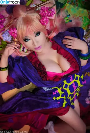 Yaya Han / yayahan nude photo #0079