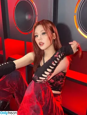 Yeji / Hwang Ye-ji / ITZY (예지 / yezyizhere nude photo #0002