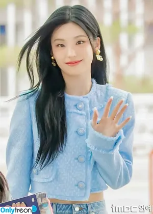Yeji / Hwang Ye-ji / ITZY (예지 / yezyizhere nude photo #0013
