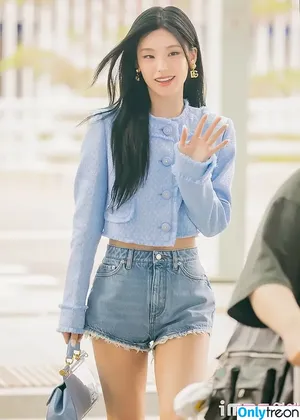 Yeji / Hwang Ye-ji / ITZY (예지 / yezyizhere nude photo #0014