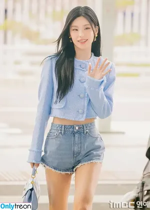 Yeji / Hwang Ye-ji / ITZY (예지 / yezyizhere nude photo #0015