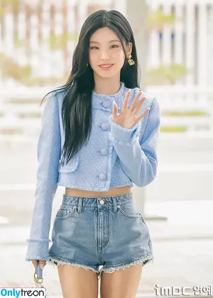 Yeji / Hwang Ye-ji / ITZY (예지 / yezyizhere nude photo #0016