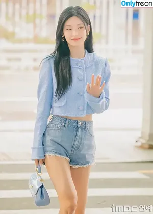 Yeji / Hwang Ye-ji / ITZY (예지 / yezyizhere nude photo #0017