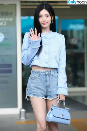 Yeji / Hwang Ye-ji / ITZY (예지 / yezyizhere nude photo #0021