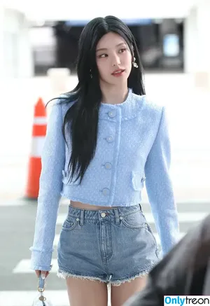 Yeji / Hwang Ye-ji / ITZY (예지 / yezyizhere nude photo #0025