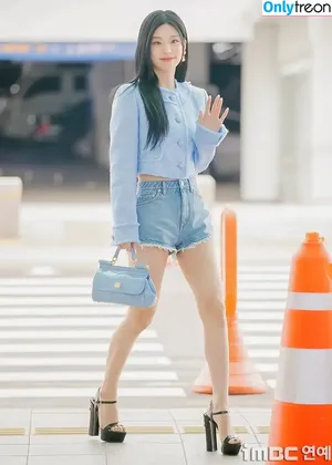Yeji / Hwang Ye-ji / ITZY (예지 / yezyizhere nude photo #0031