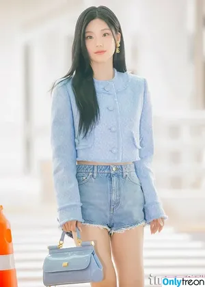 Yeji / Hwang Ye-ji / ITZY (예지 / yezyizhere nude photo #0032