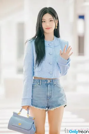 Yeji / Hwang Ye-ji / ITZY (예지 / yezyizhere nude photo #0034