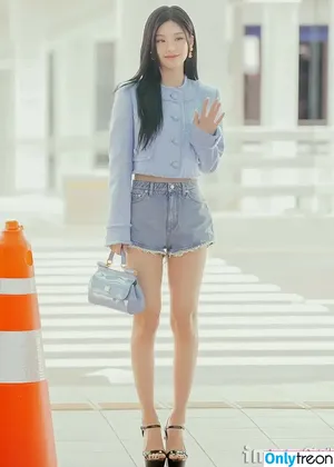 Yeji / Hwang Ye-ji / ITZY (예지 / yezyizhere nude photo #0035