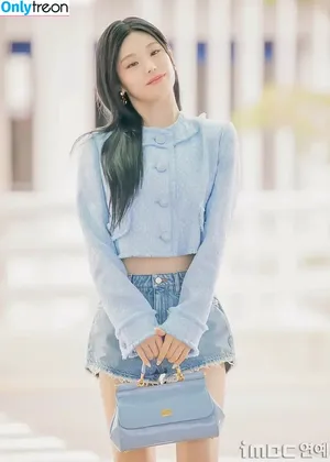 Yeji / Hwang Ye-ji / ITZY (예지 / yezyizhere nude photo #0039