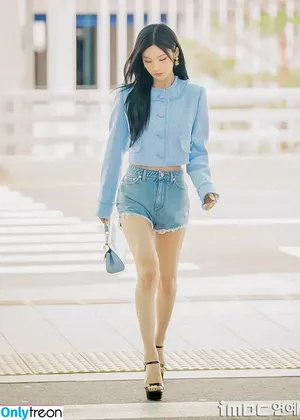 Yeji / Hwang Ye-ji / ITZY (예지 / yezyizhere nude photo #0045