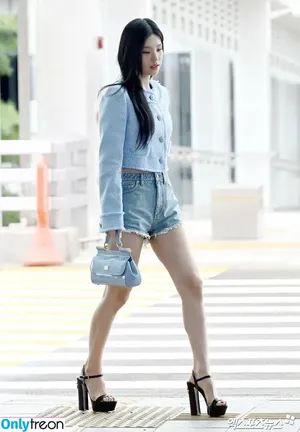 Yeji / Hwang Ye-ji / ITZY (예지 / yezyizhere nude photo #0046
