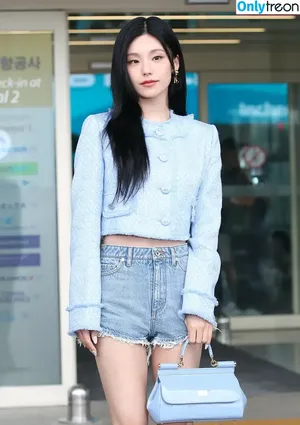 Yeji / Hwang Ye-ji / ITZY (예지 / yezyizhere nude photo #0049