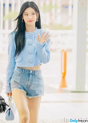 Yeji / Hwang Ye-ji / ITZY (예지 / yezyizhere nude photo #0050