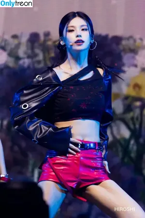Yeji / Hwang Ye-ji / ITZY (예지 / yezyizhere nude photo #0092