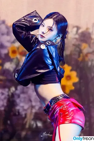 Yeji / Hwang Ye-ji / ITZY (예지 / yezyizhere nude photo #0093