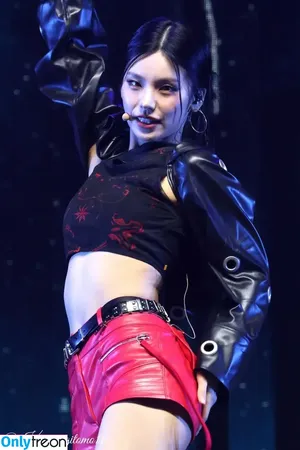 Yeji / Hwang Ye-ji / ITZY (예지 / yezyizhere nude photo #0095
